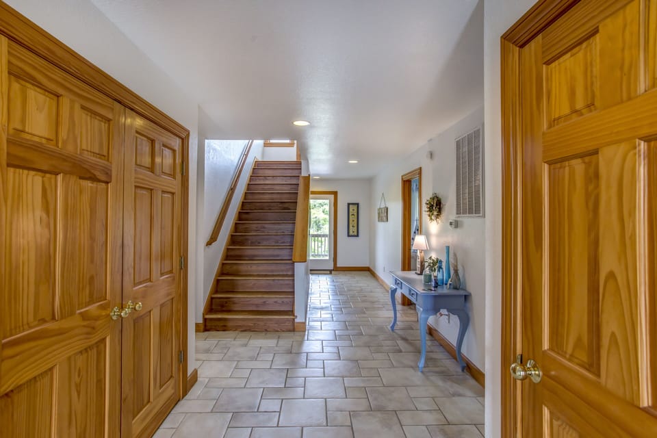 Entry Hall - Mid Level