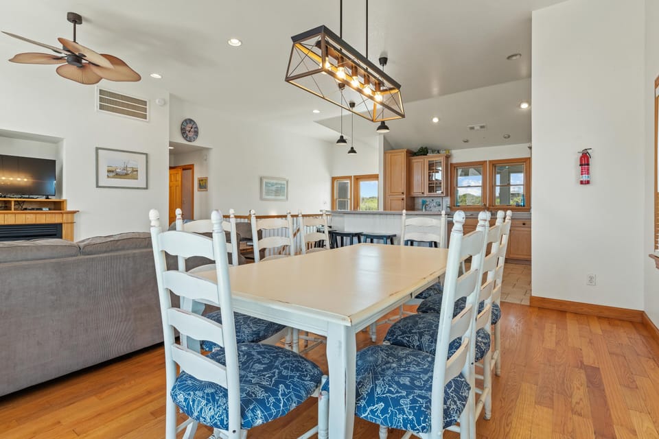 Dining Area - Top Level