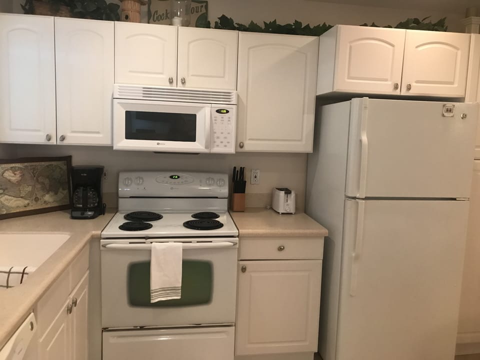 Full size kitchen