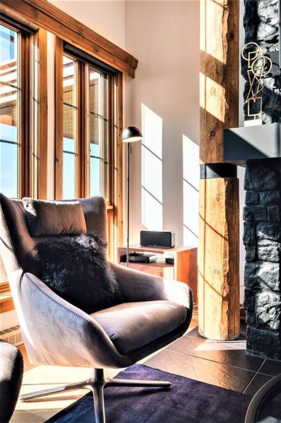 Équinoxe 164-2 / Exclusive Mountain Home With View