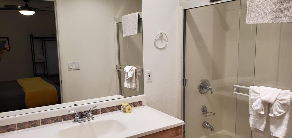 The Mammoth Inn, King Suite image 8