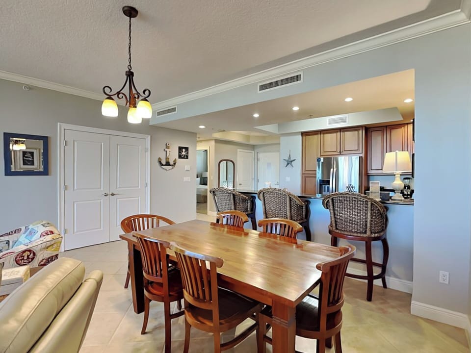 Dining Area - Table for Six