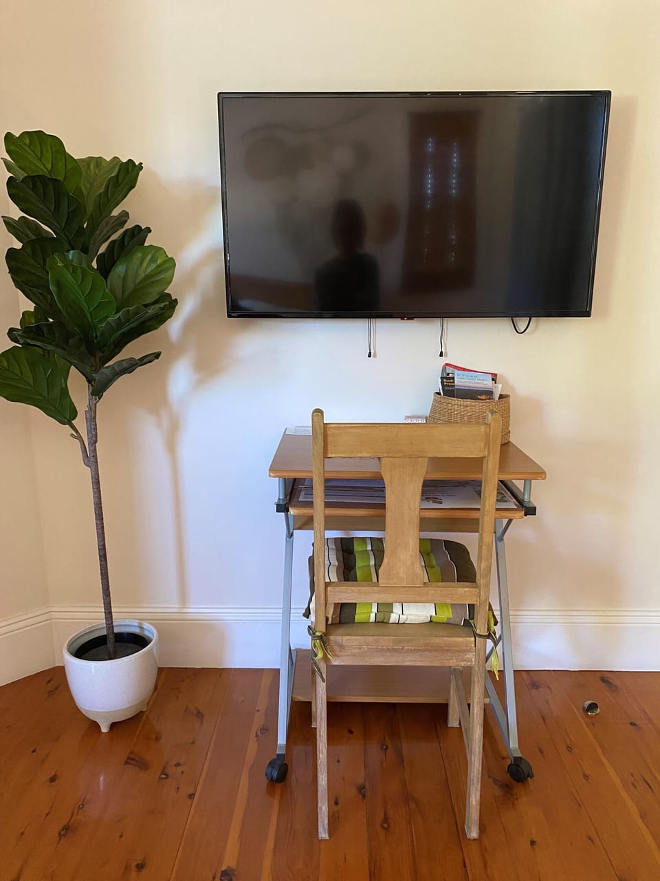smart TV and little desk in double bedroom upstairs