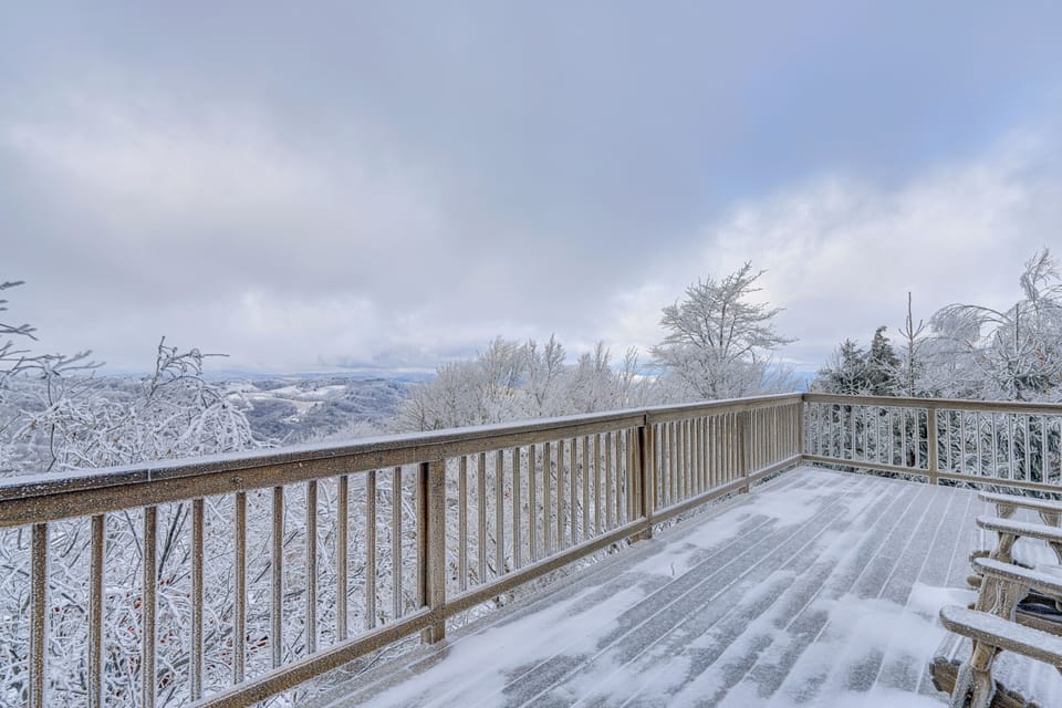 Beech Mountain Vacation Rental | 3BR | 4BA | Steps to Enter | 3,000 Sq Ft