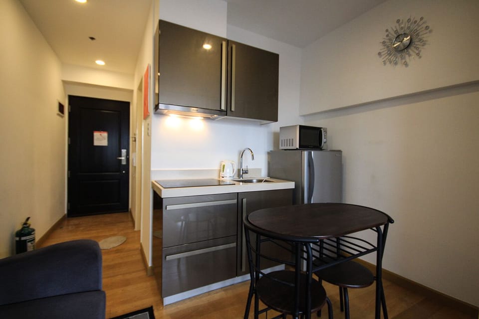 1-BR Superior in Makati @ Milano 1107A