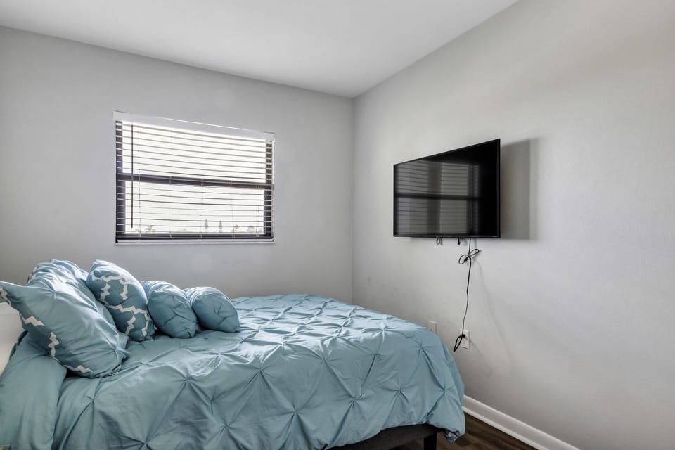 Third Bedroom w/ Queen Bed