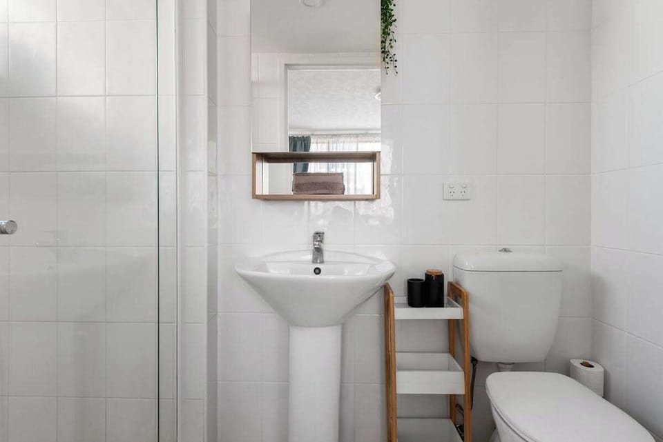 Ensuite bathroom - Walk-in Shower, Shampoo, Conditioner, Body wash 