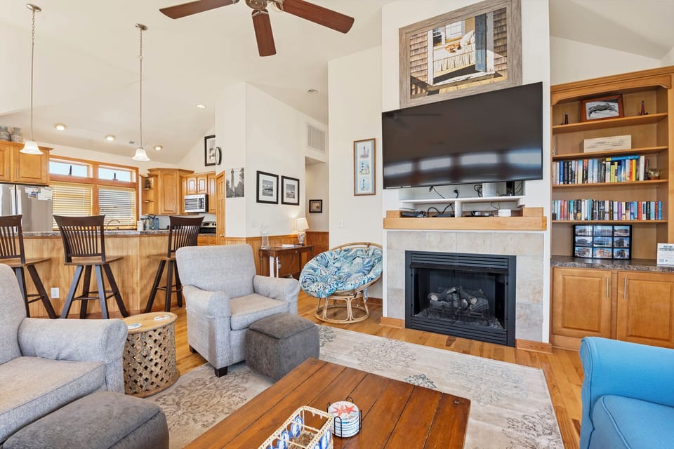 VOH125: Rest-A-Sure | Top Level Living Area - Fireplace Not Available For Guest Use