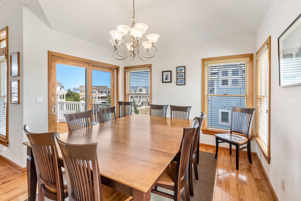 VOH125: Rest-A-Shore | Top Level Dining Area