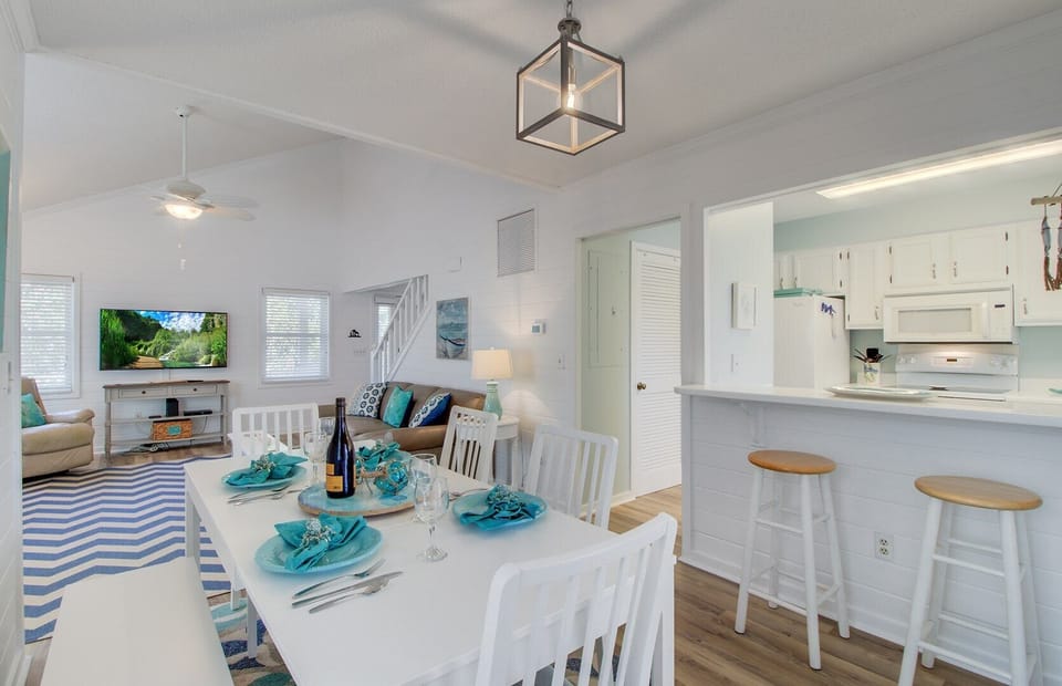 Dining Room Table, 72 Pelican Bay