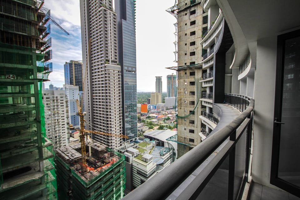 Luxurious 1BR Superior in Central Makati