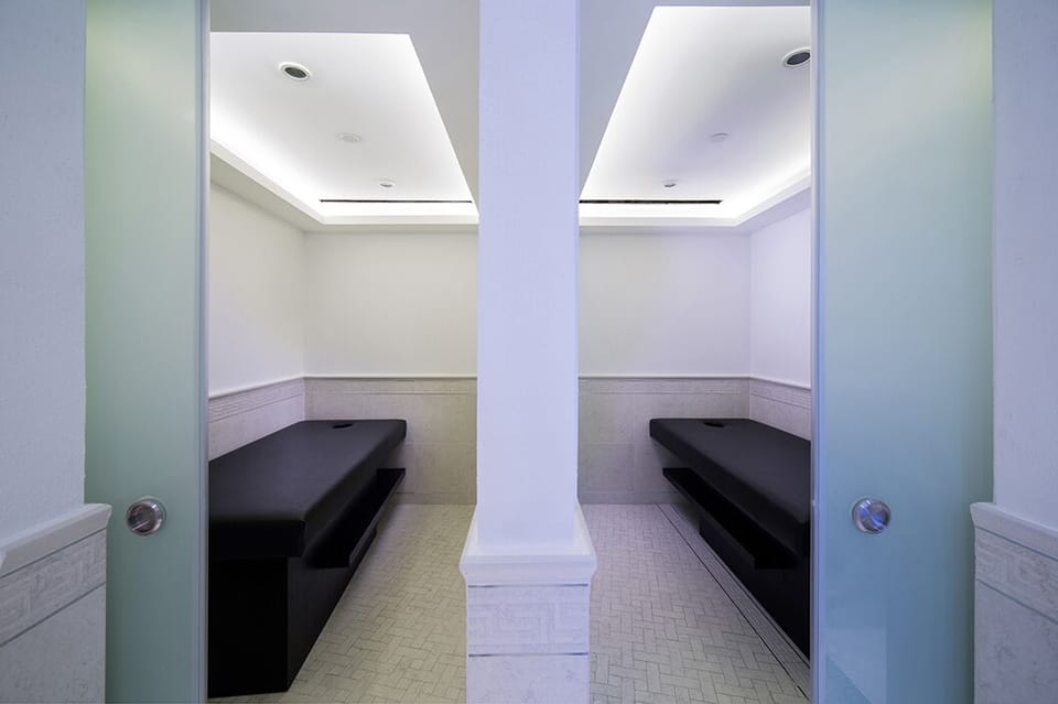 Luxurious 1BR Superior in Central Makati