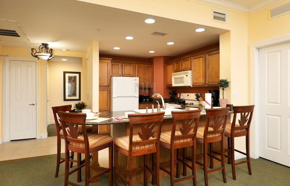 Discover the circular countertop in the modern kitchen