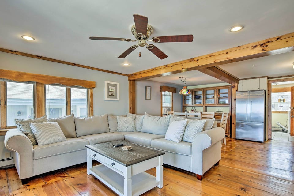 Interior | Open Floor Plan | Free WiFi
