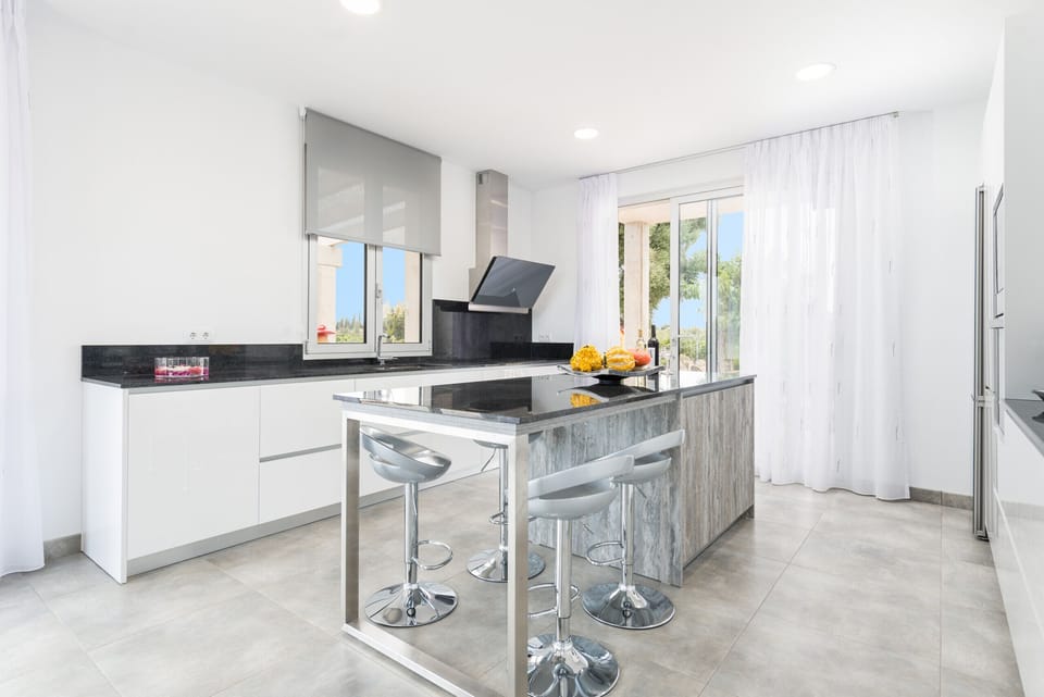 Bright fully equipped kitchen
