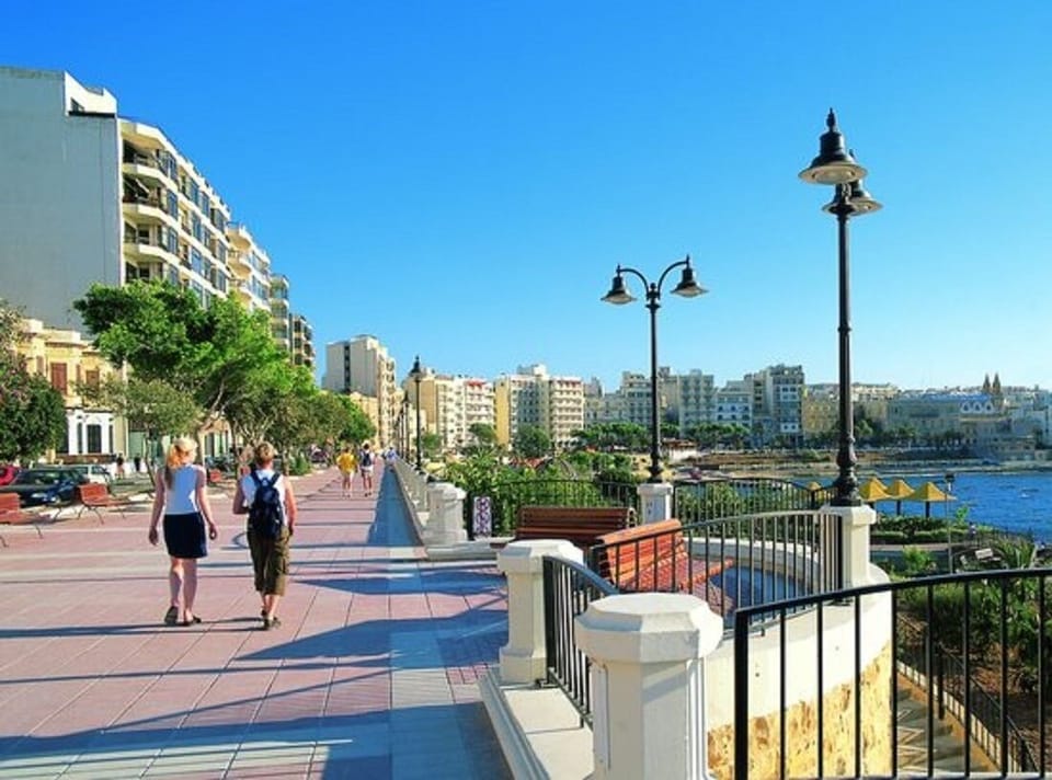 5 minuite walk to Sliema Promenade
