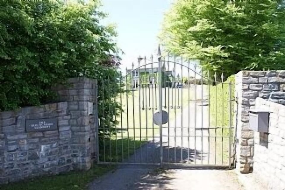 Entrance gates
