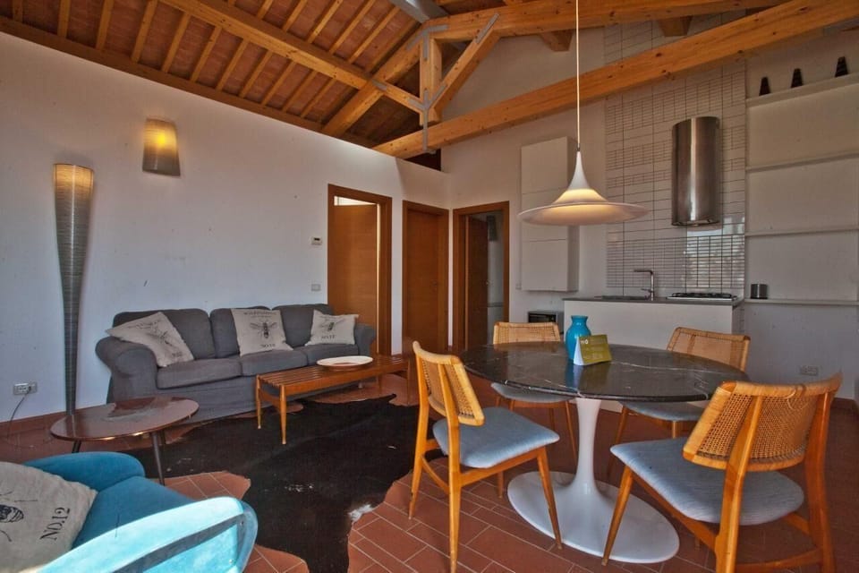 TUSCANY FOREVER RESIDENCE VILLA LIBERTA FIRST FLOOR APARTMENT boutique holiday rental in Volterra 