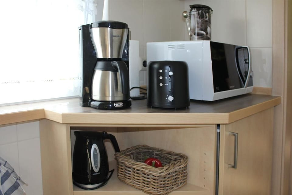 Kitchen area. kitchen