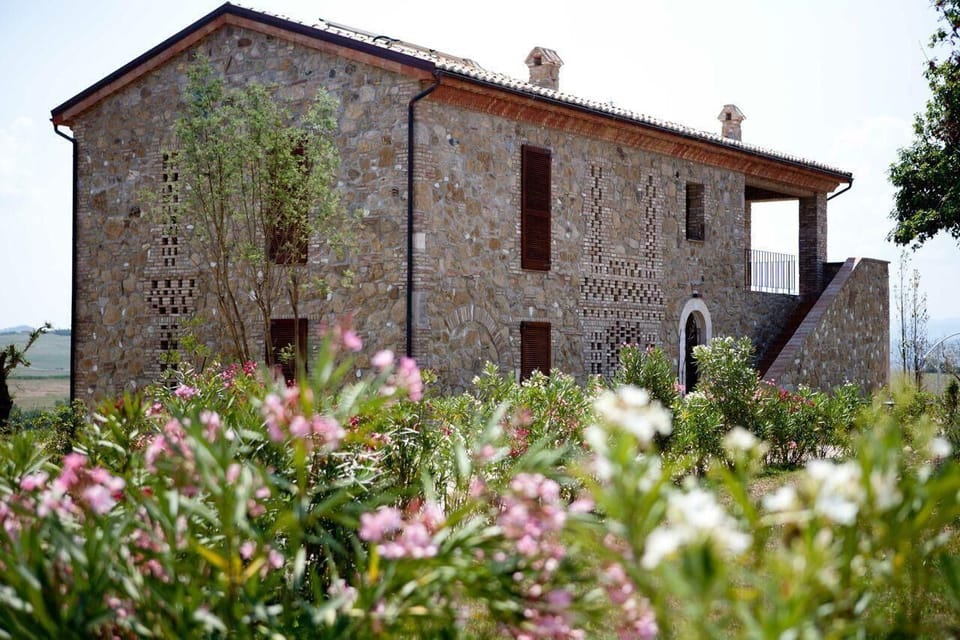 TUSCANY FOREVER RESIDENCE VILLA III APICIUS FIRST FLOOR APARTMENT 
Boutique holiday rental in Volterra Tuscany