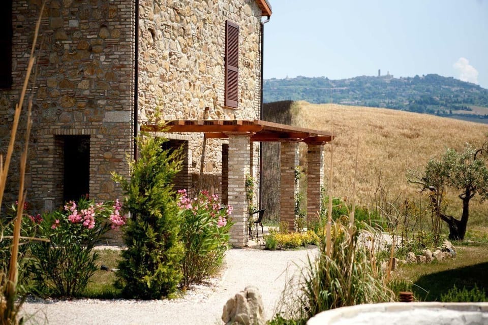 TUSCANY FOREVER RESIDENCE VILLA IV VIAGGIO GROUND FLOOR APARTMENT
3 bedrooms /swimming pools 