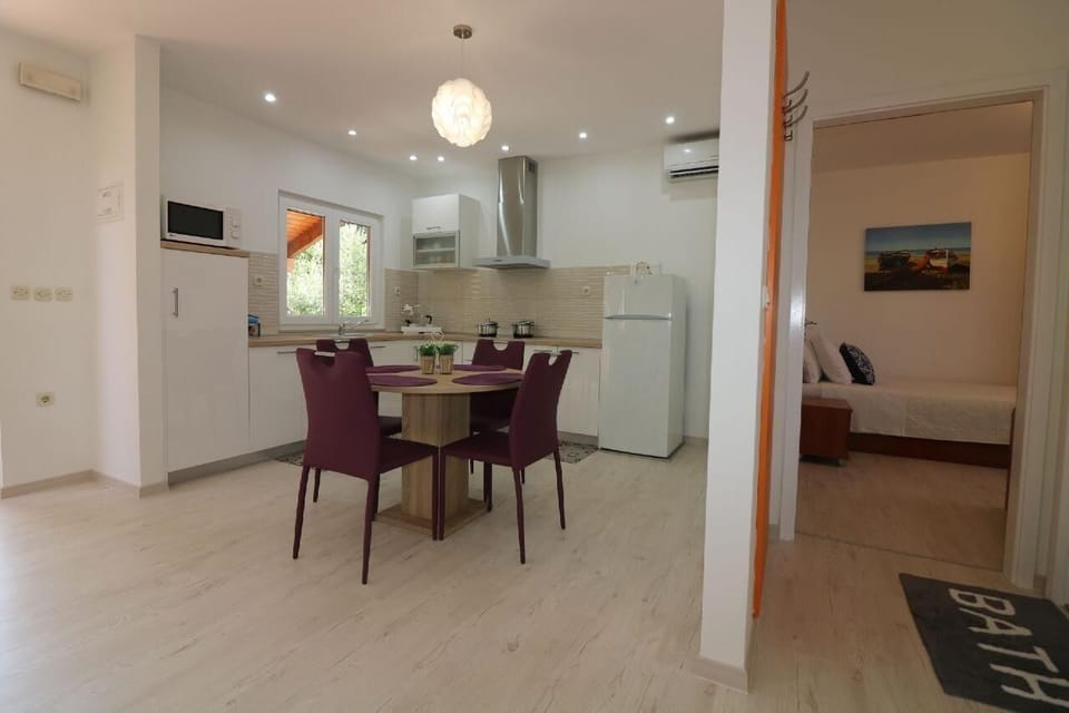 Dining area. Picture 17