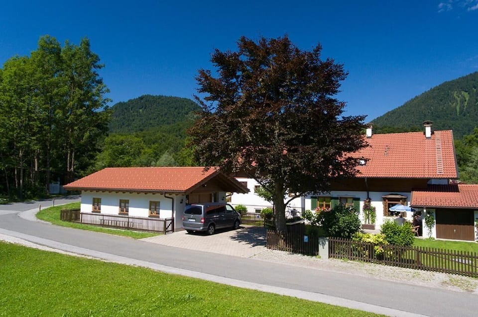 The house Hofer - parking spaces directly at the house