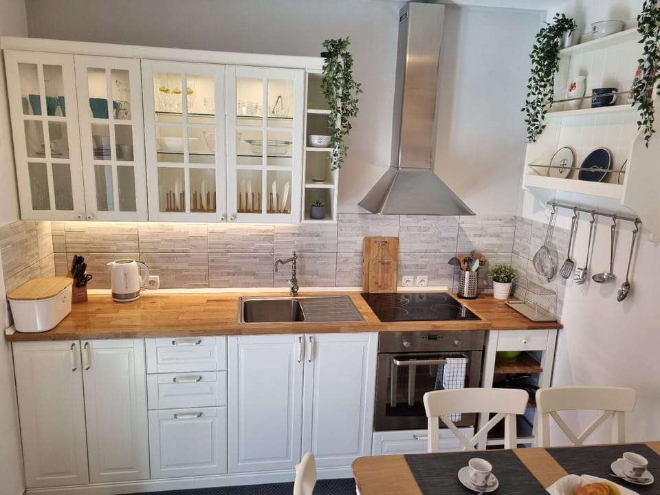 Kitchen area. kitchen with dining area