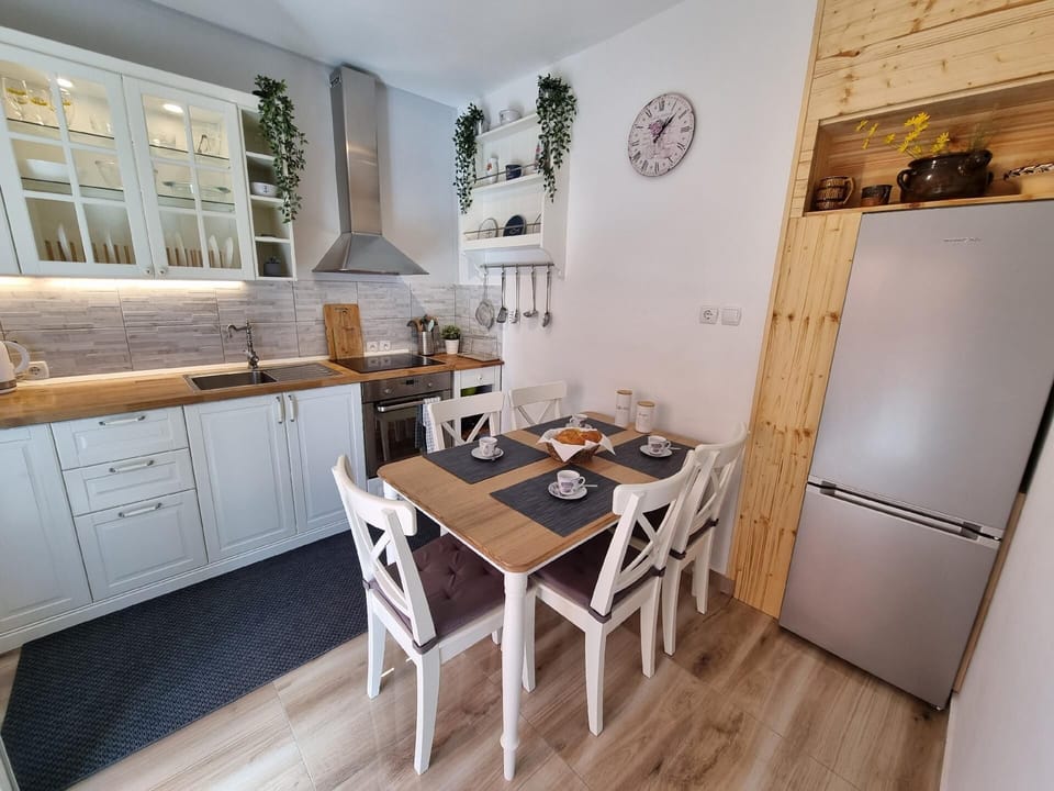 Kitchen area. kitchen with dining area