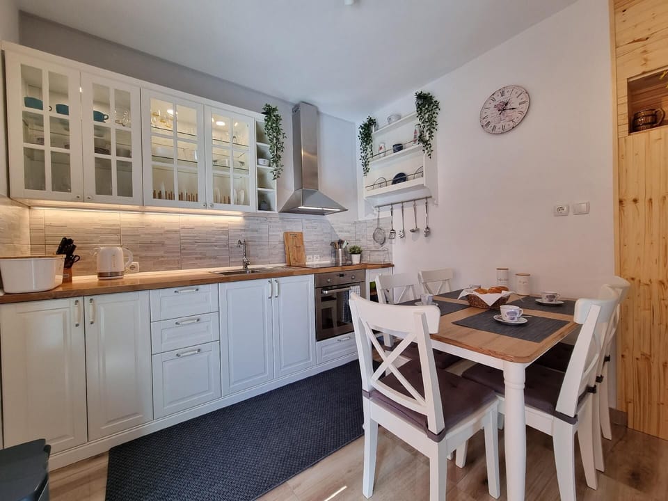 Kitchen area. kitchen with dining area