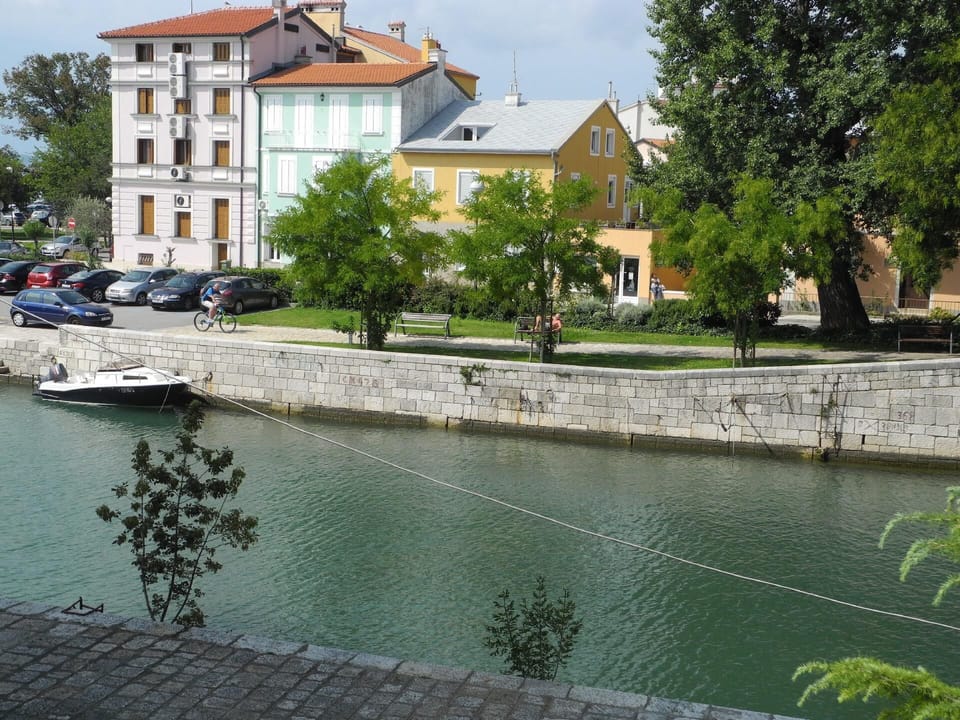Area that directly surrounds the property