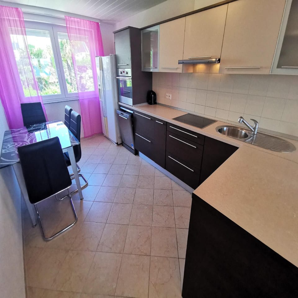 Kitchen area. Kitchen