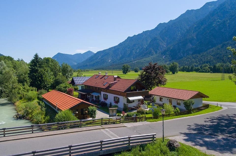 External view of the building. Holiday home Hofer - Zugspitzland