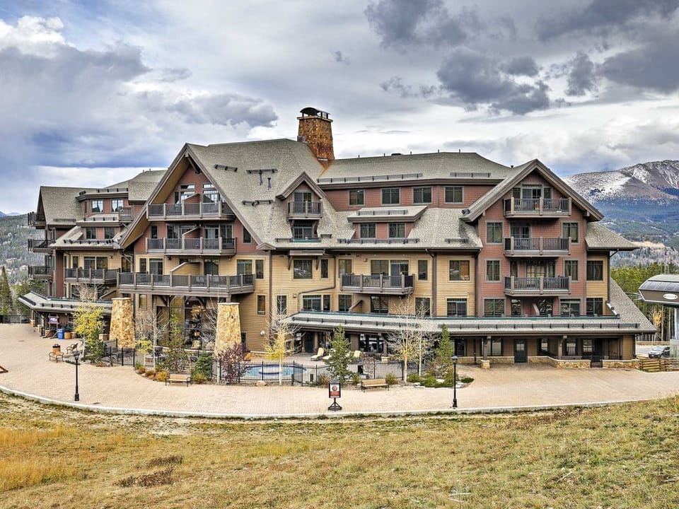 Crystal Peak Lodge