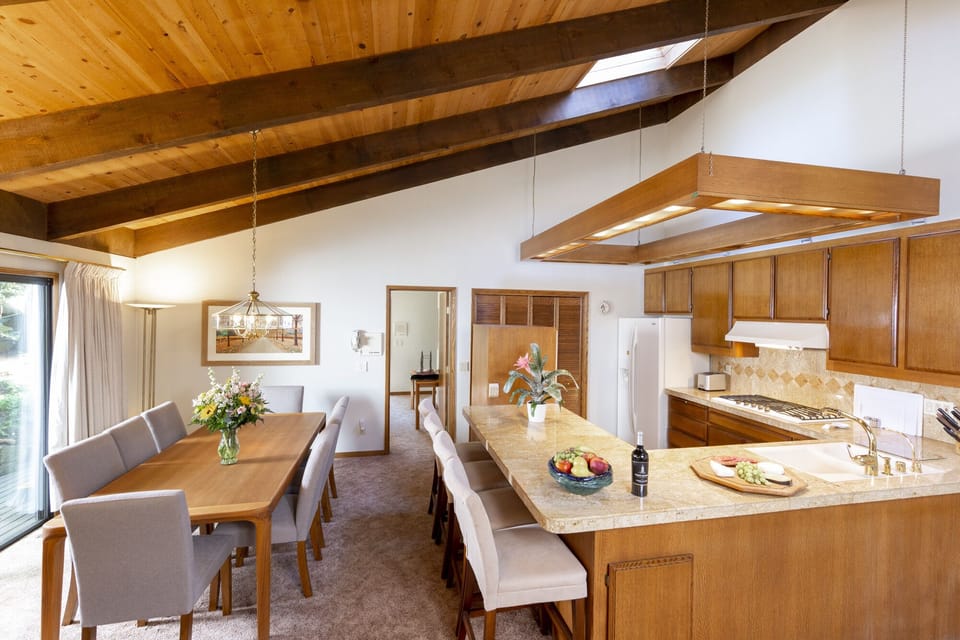 

Family Room Dining area - Seats 10 plus 4 Bar Stools, Frig has ice maker