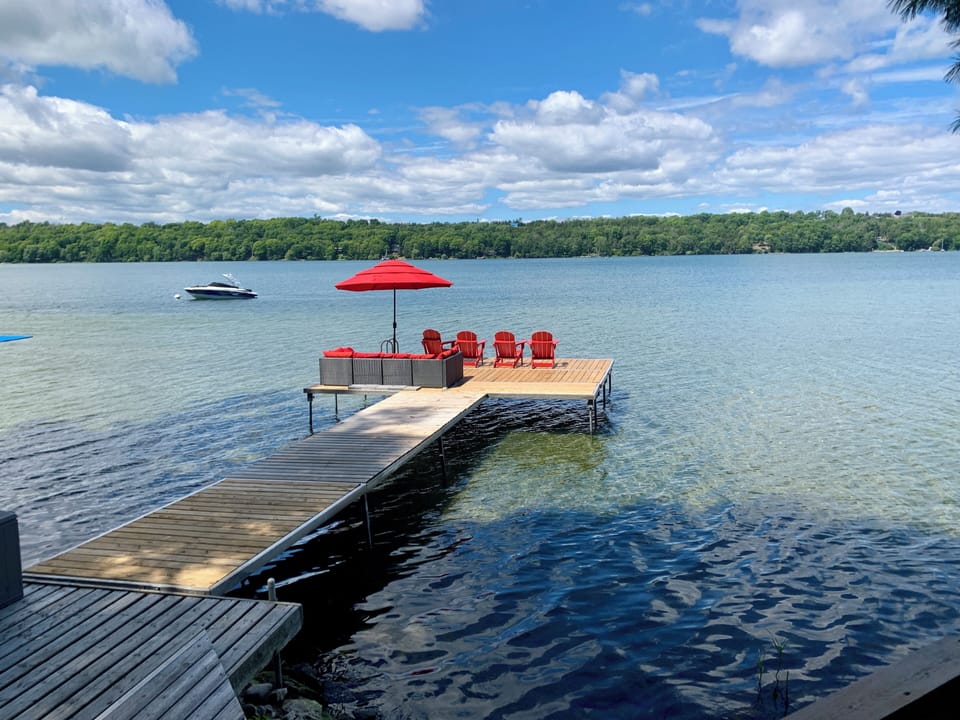 Large dock with 20X16 ft seating area - lots of room for 10 people