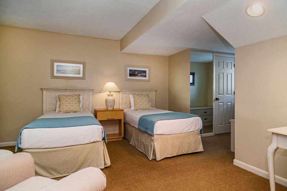 Loft with two twin beds