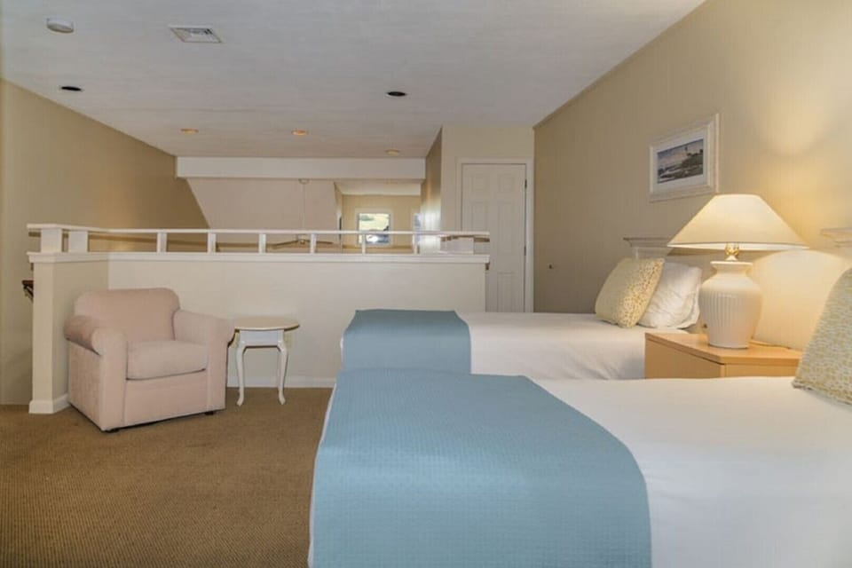 Loft/twin bed other view