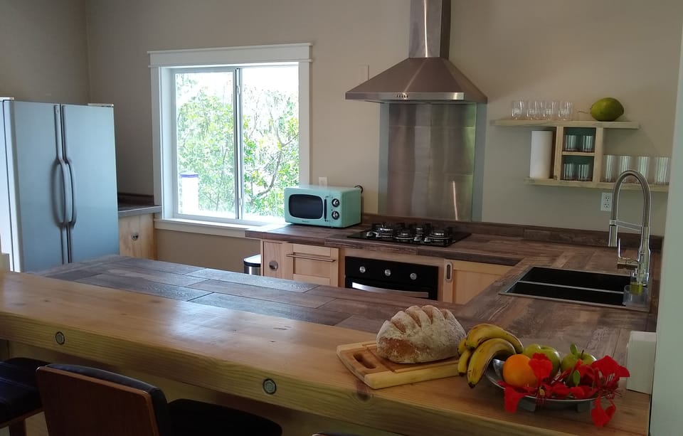 Well equipped kitchen, with modern appliances.