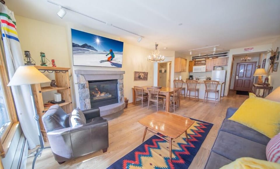 Black Bear Lodge 2BD Living Space