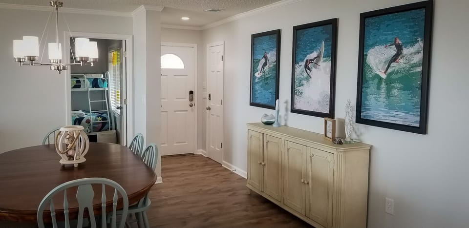 Dining room seats 8 with additional table leaf