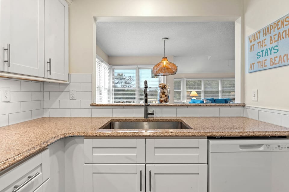 R03: Fairway View | Mid Level Kitchen