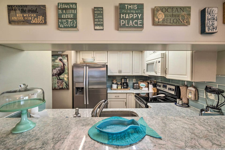 Kitchen | Cooking Basics | Bar Seating | Keurig Coffee Maker