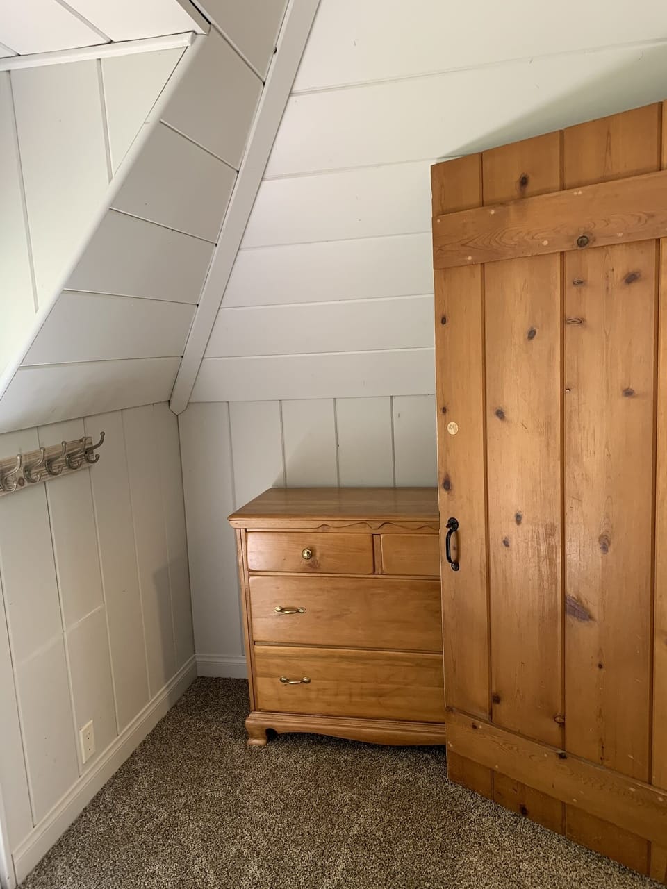 Upstairs bunkroom has ample storage for  clothing and luggage, xtra blankets too