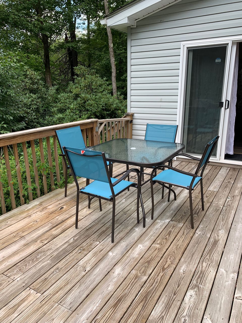 A table for four to eat Bbq