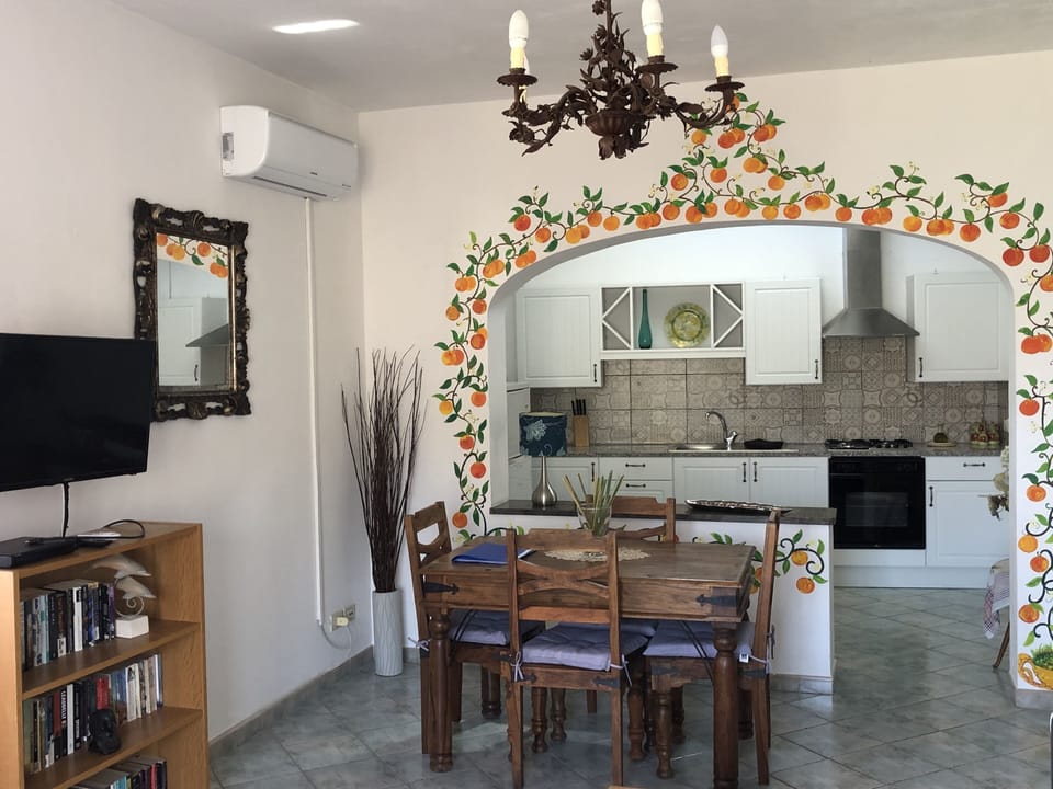 Etnea dining area