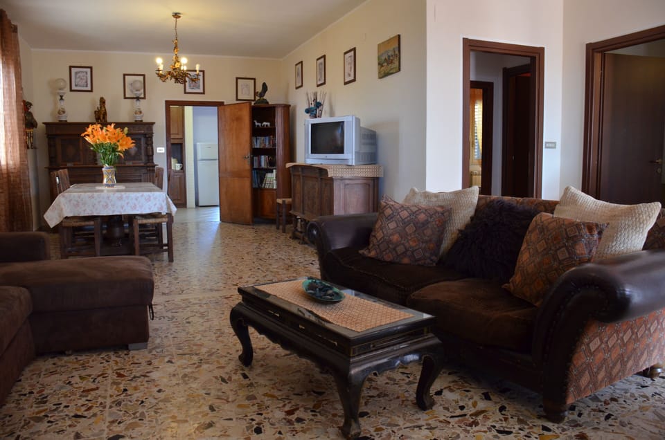 Simeto living area