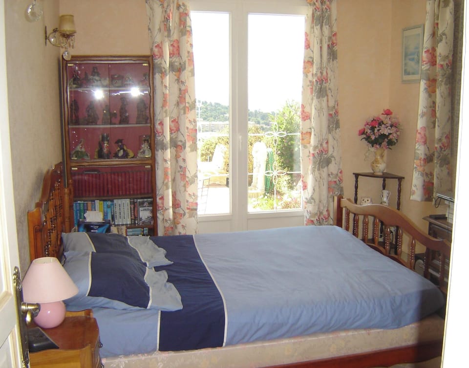 Double bed