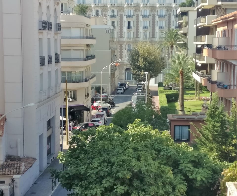 view on the carlton hotel, just 70 meters to the Croisette