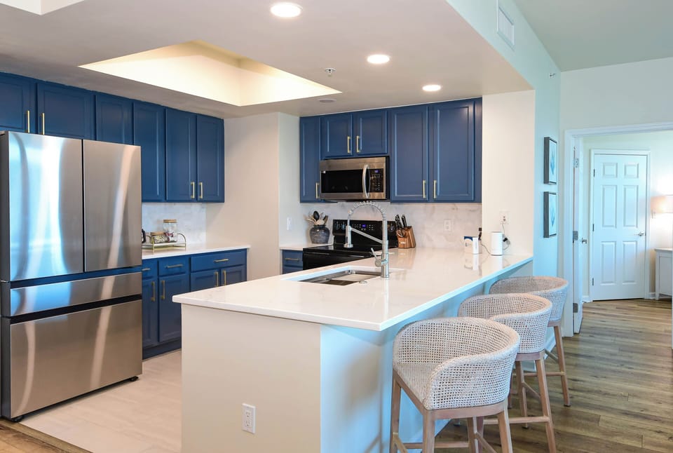 The Palms of Destin 1617 - Breakfast Bar into Kitchen